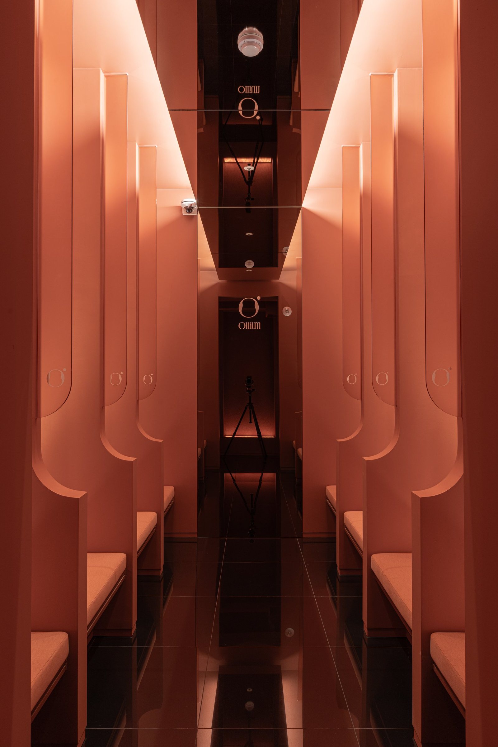 Private treatment booths, Ollium Clinic